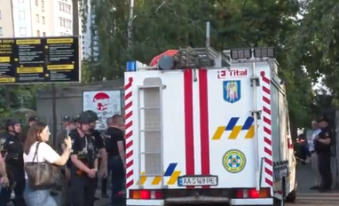 Un bărbat s-a aruncat în aer cu o bombă într-un tribunal din Kiev. Două persoane au fost rănite