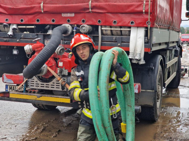 pompieri-inundatii-fb-igsu