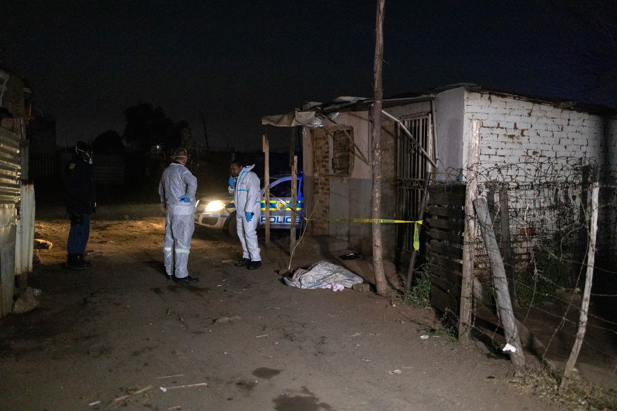 Cel puțin 16 persoane, printre care și trei copii, au murit în Africa de Sud în urma unei scurgeri de gaze