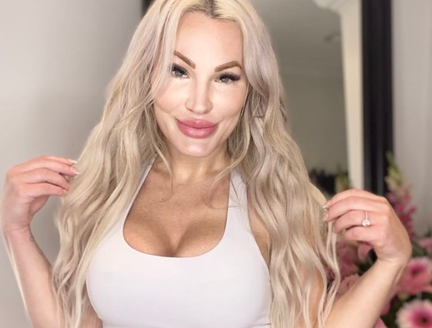 O profesoară cu cont pe OnlyFans a fost concediată când șefii au văzut un videoclip. Susținută de sindicat, ea a contestat decizia