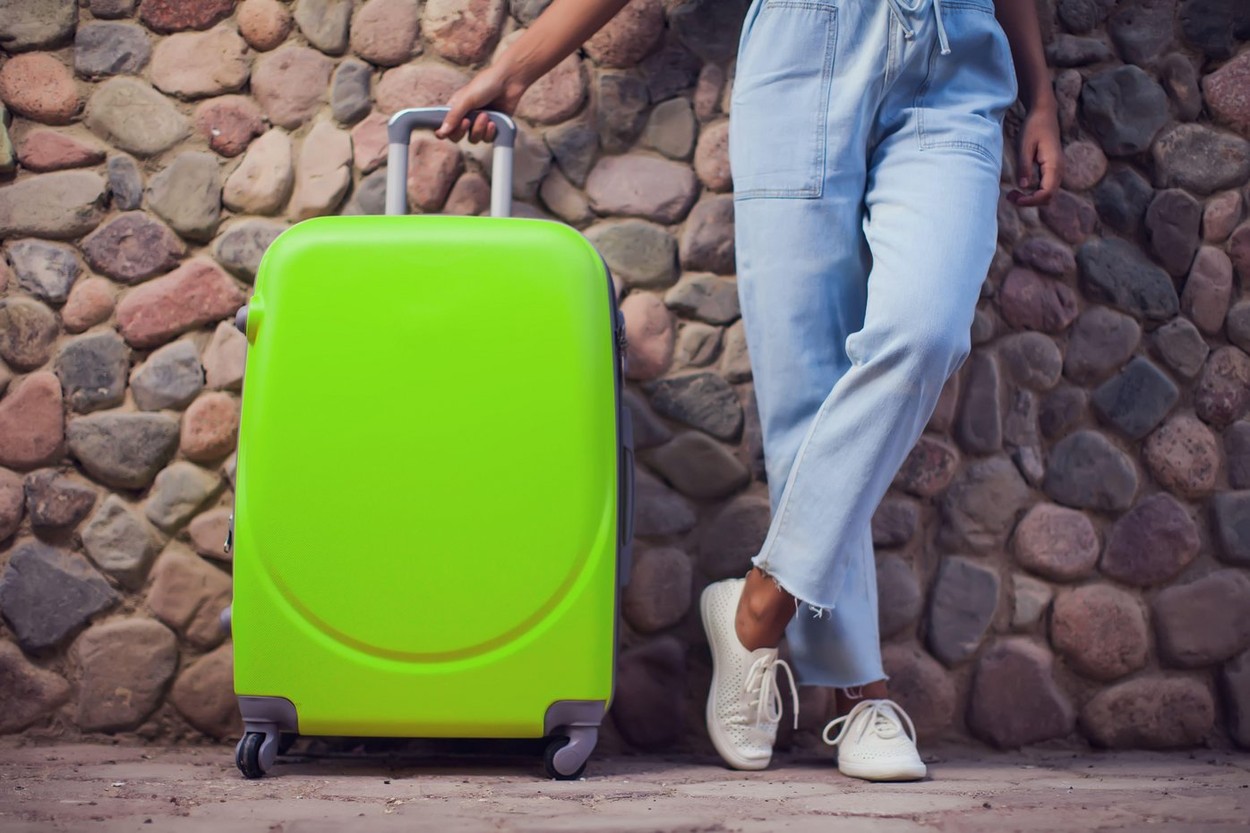 Motivul inedit pentru care turiștii nu mai au voie să meargă cu trollere pe străzi într-un cunoscut oraș din Croația