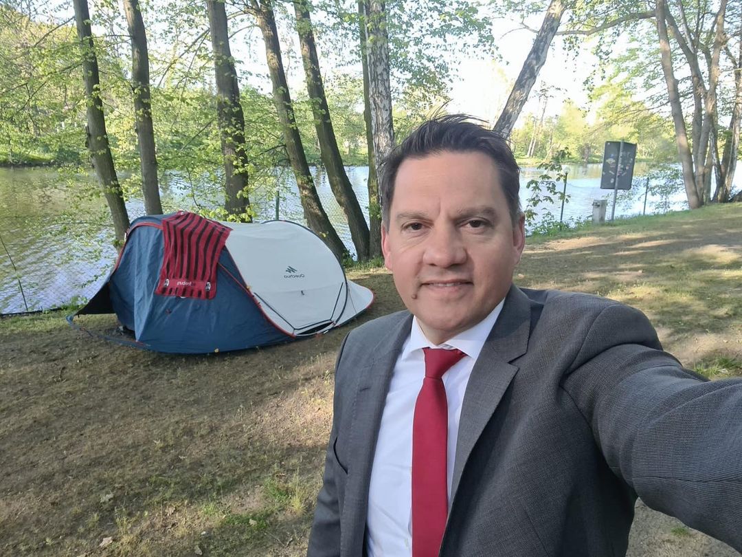 Un deputat german doarme la cort când vine la Berlin pentru sesiunile parlamentare. A explicat pentru prima dată care sunt motivele
