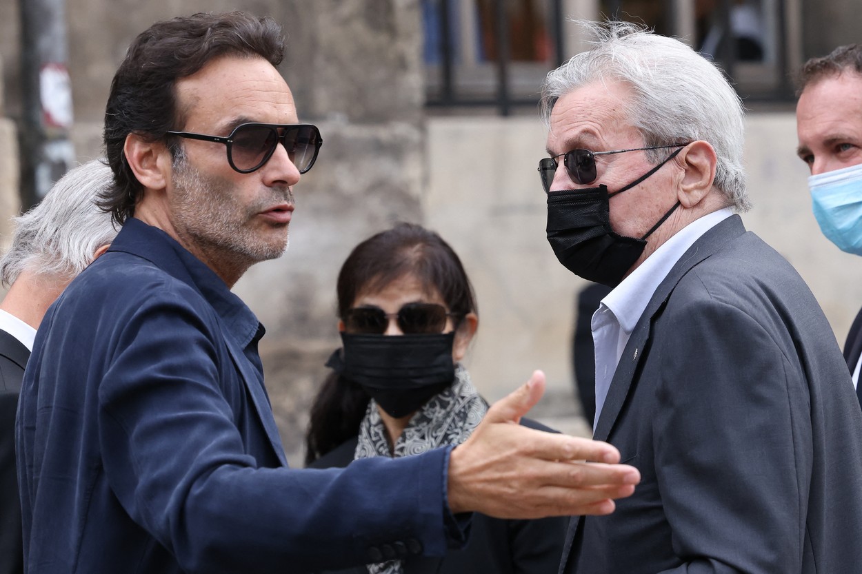 Dama de companie a lui Alain Delon ripostează după acuzațiile copiilor actorului și susține că a fost agresată