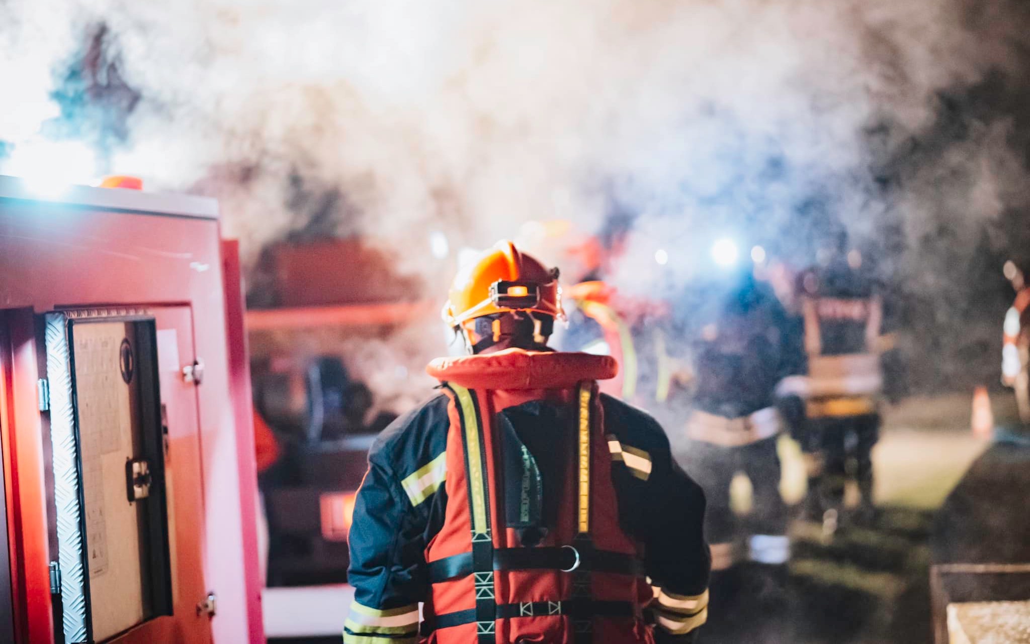Incendiu la o pensiune din Eforie Sud. Peste 100 de persoane au fost evacuate