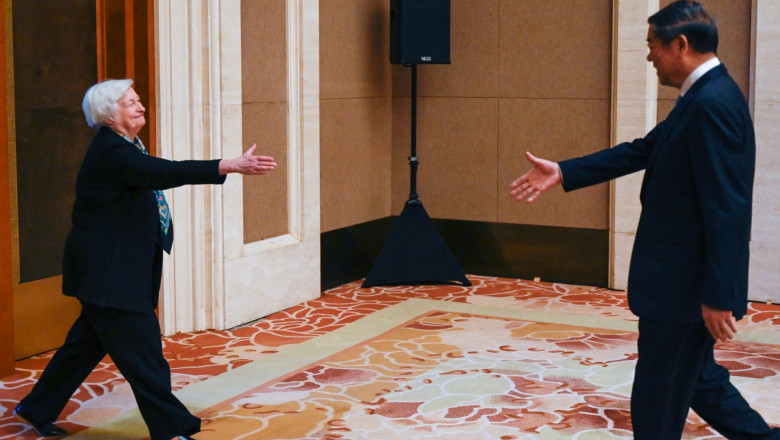 US Treasury Secretary Janet Yellen (L) shakes hands with Chinese Vice Premier He Lifeng