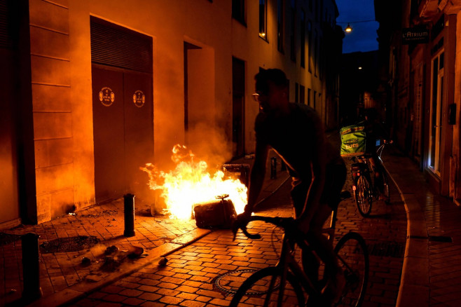 Bordeaux : wild demonstration against police violence.