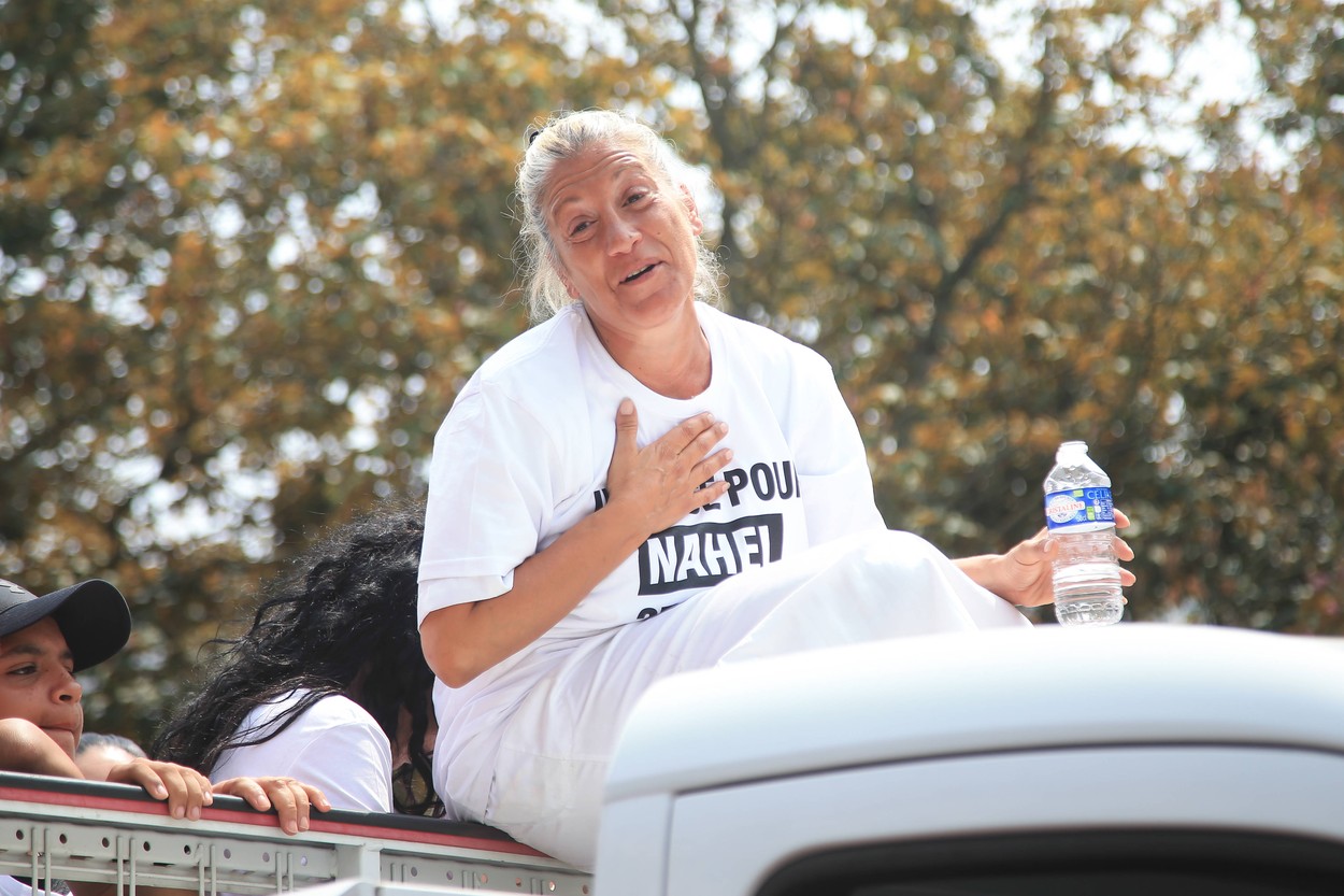 „A văzut o faţă arabă, un copil, şi a vrut să-i ia viaţa”. Mama lui Nahel spune că îl învinovățește doar pe polițistul care a tras