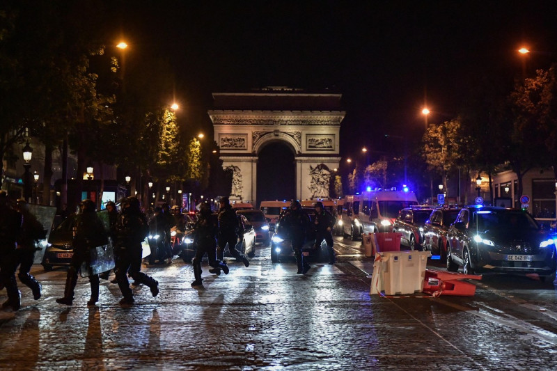 Riot actions in Paris