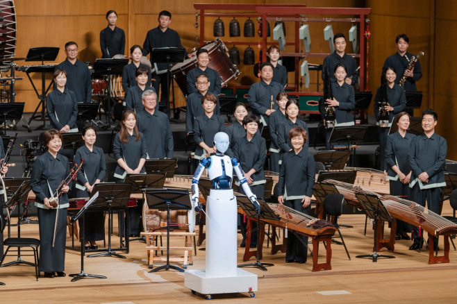 Un robot a dirijat orchestra națională din Coreea de Sud