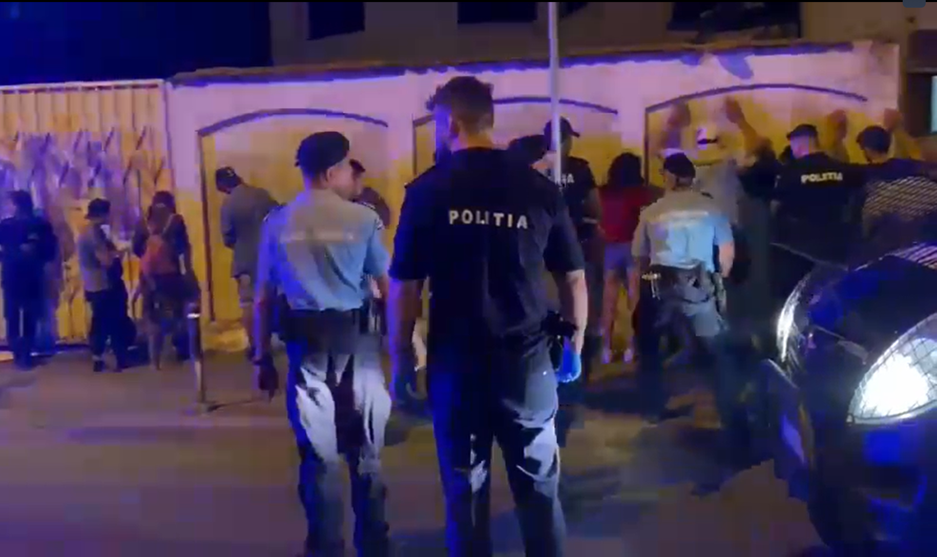 Razii de amploare ale polițiștilor în toată țara. 12 persoane, inclusiv minori, au fost găsite drogate într-un apartament din București
