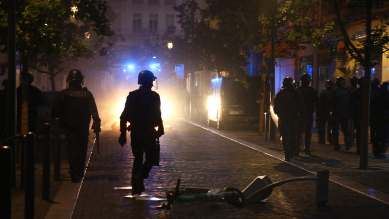 proteste violente in franta