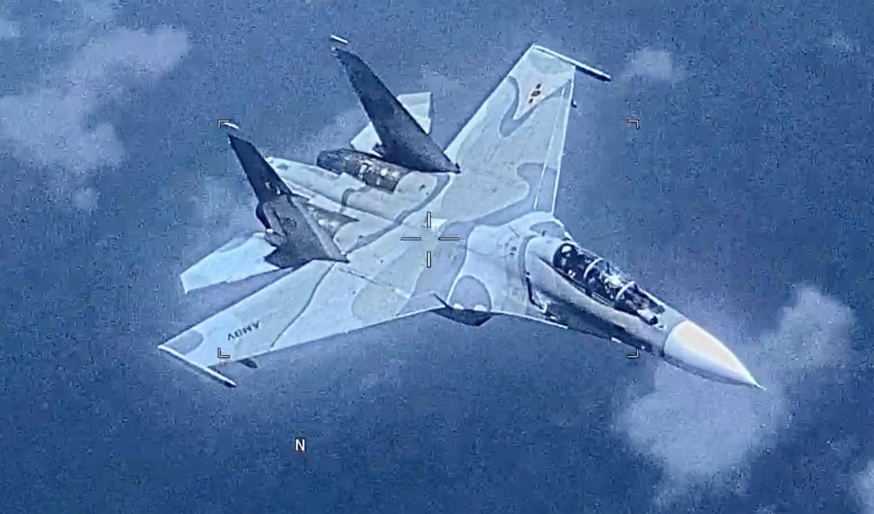 O aeronavă Suhoi 30 s-a prăbușit în Venezuela în timpul unui antrenament pentru defilarea de ziua națională. Un pilot a murit