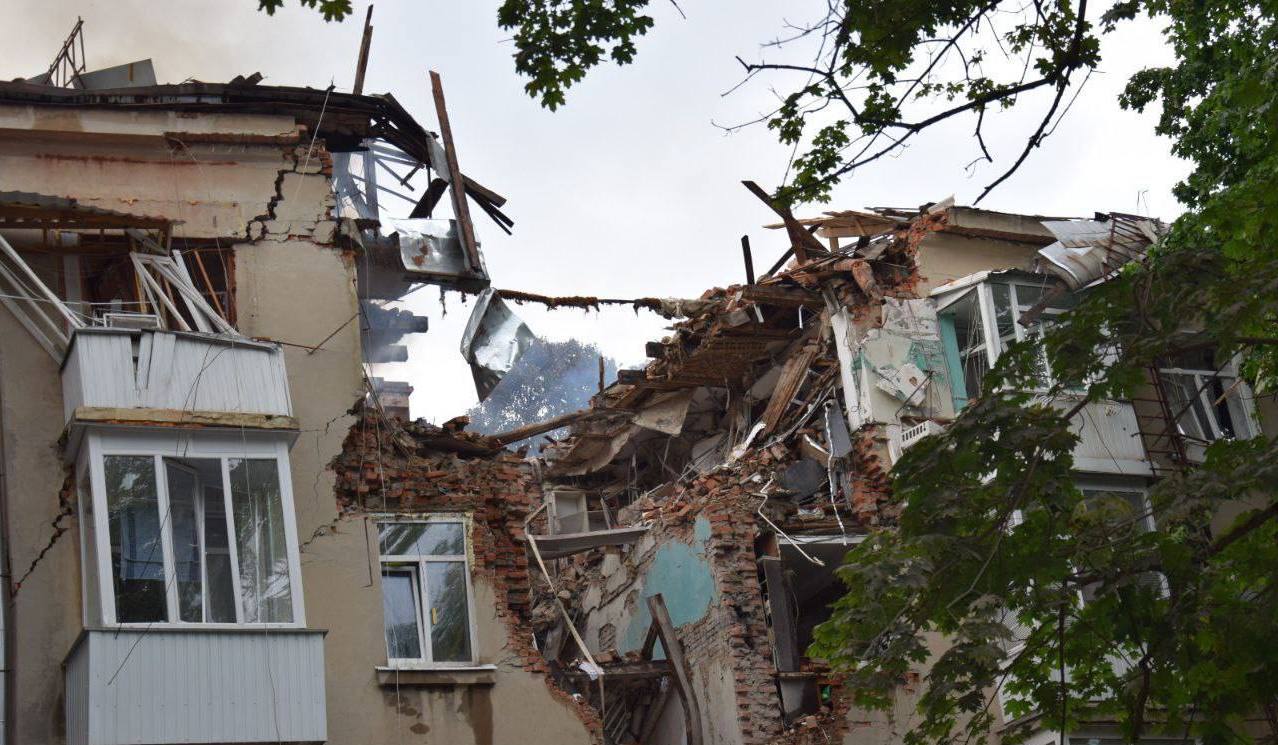 O dronă rusească a lovit o clădire de locuințe în Sumî. Cel puțin doi morți și 17 răniți