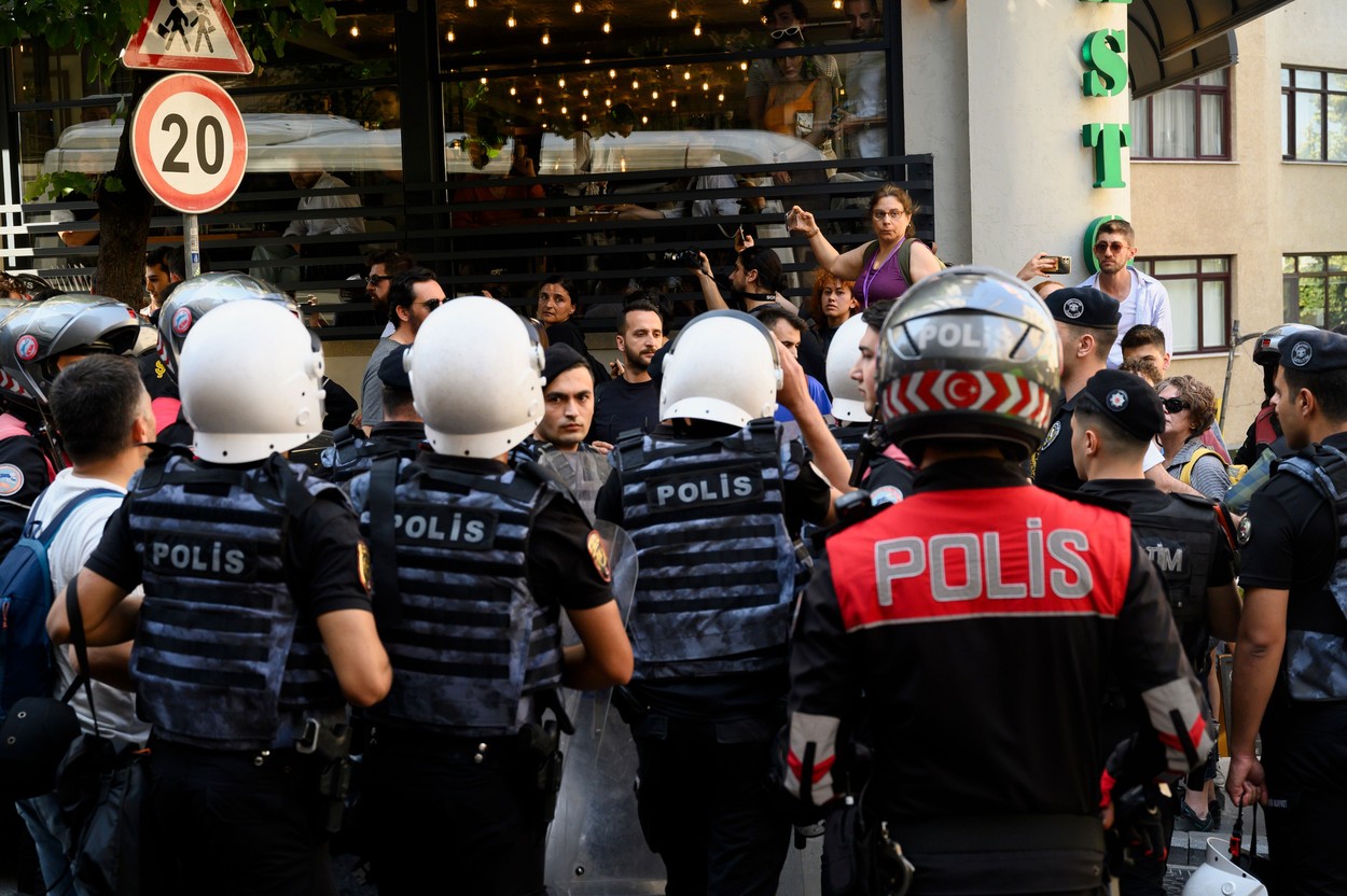 Şapte oameni, printre care un fost şef de poliţie, au fost reținuți în Turcia pentru spionaj în favoarea Mossad