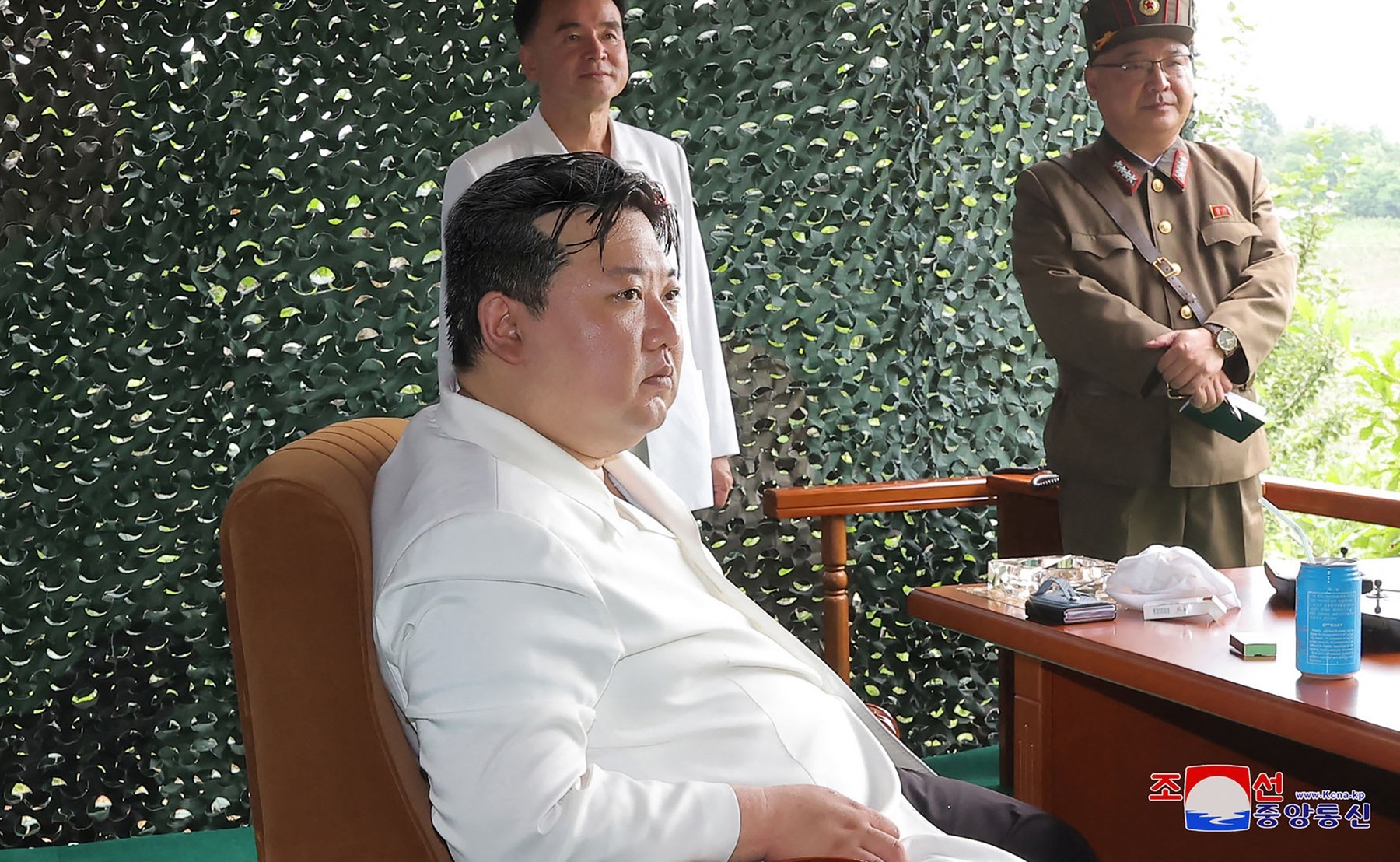 Obiectul misterios de pe masa lui Kim Jong Un. „Este foarte posibil să fi fost introdus în mod secret”