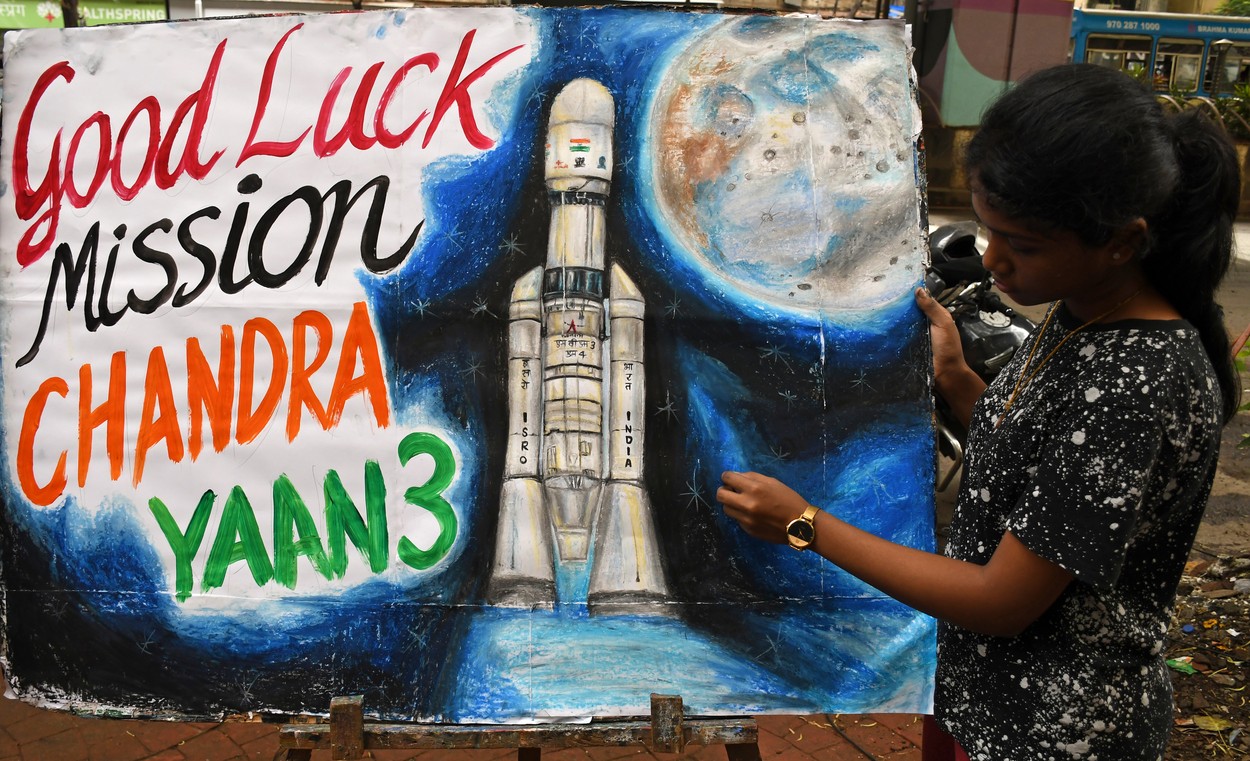 India lansează o misiune istorică pe Lună. Va ajunge în premieră la polul sudic al satelitului