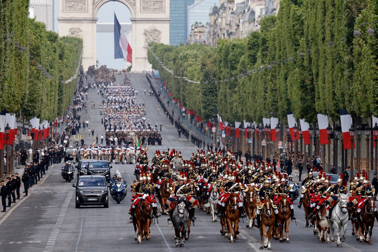 Paradă militară la Paris, India e invitat de onoare. 130.000 de polițiști scoși pe străzi ca să asigure liniștea după ultimele violențe