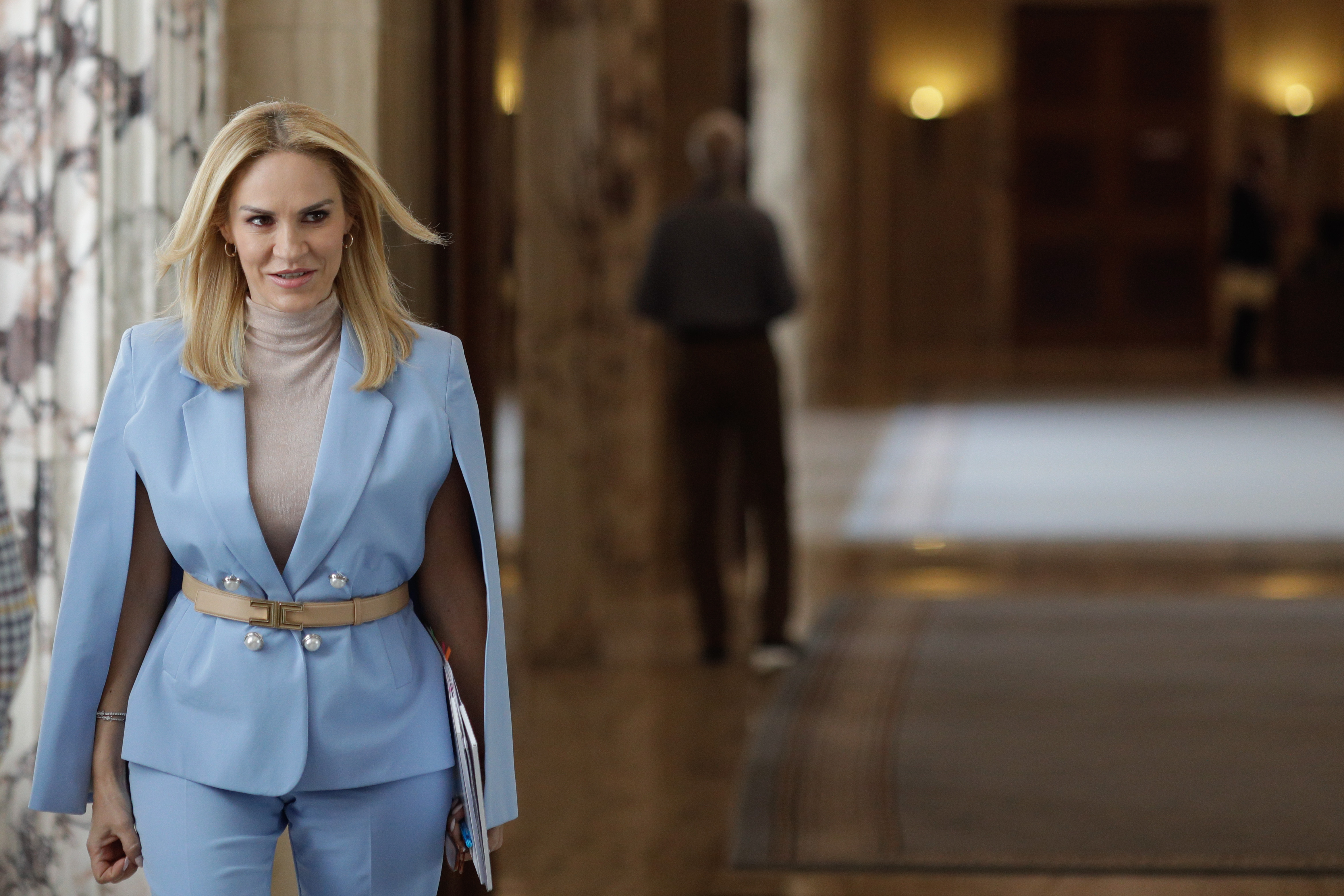 Cum explică Firea angajarea lui Godei, patronul „azilelor groazei”: Pe unde a venit Ligia cu mine, a venit și el, ca om bun la toate