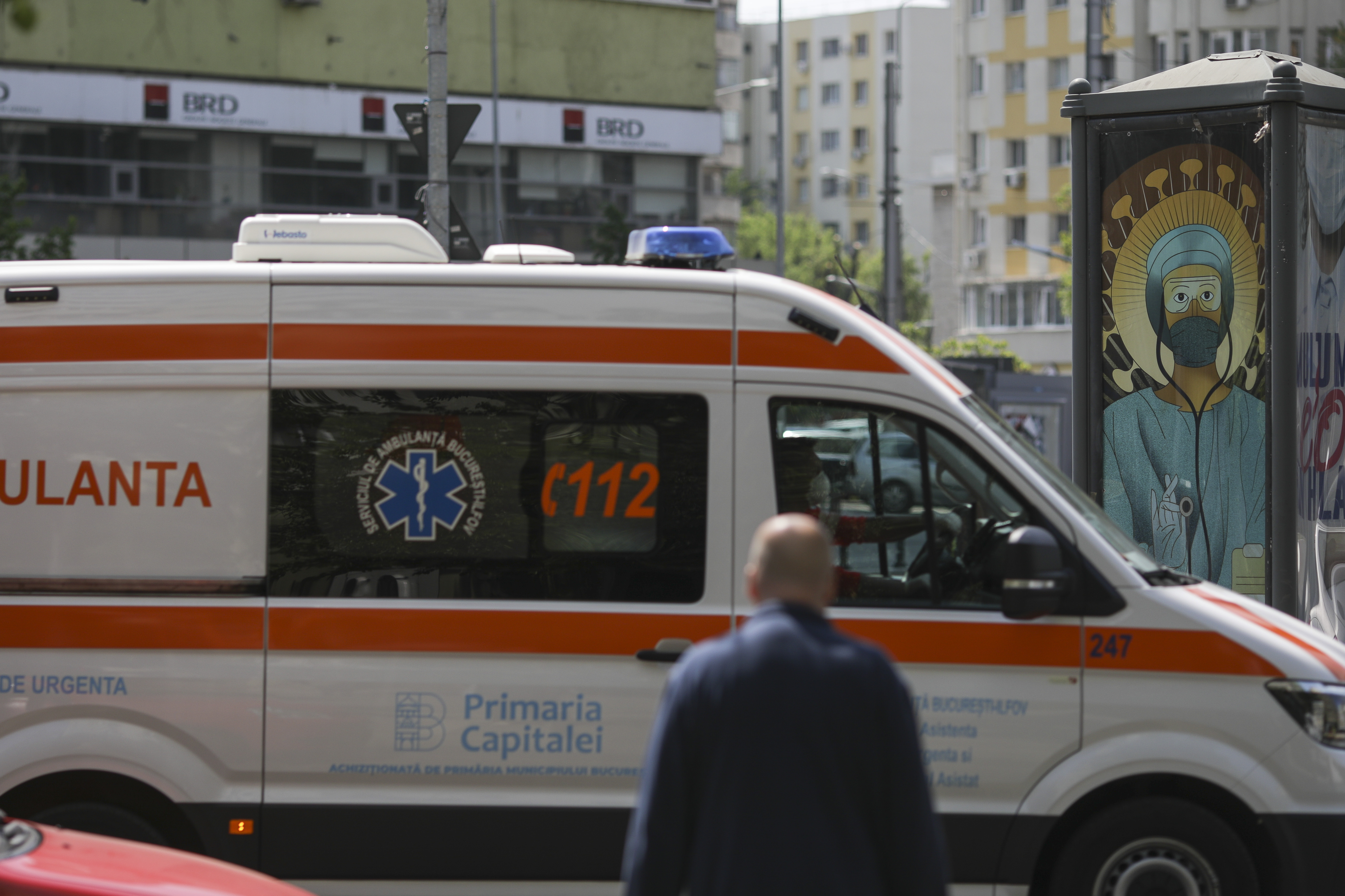 Un cerșetor a bătut crunt un om al străzii și i-a amputat parțial mâinile și picioarele. Victima a murit în spital