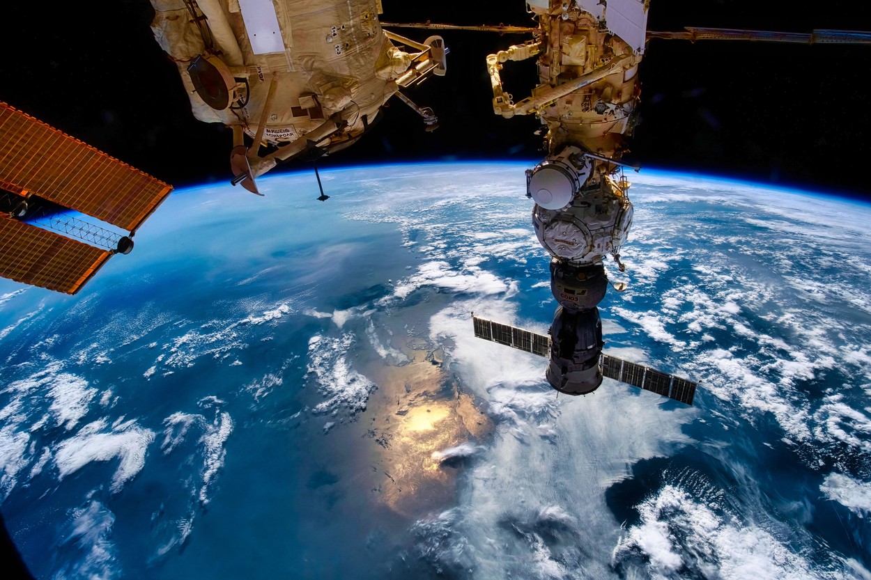 Un satelit de dimensiunea unei mașini va cădea pe Pământ în câteva săptămâni. Ce spun experții