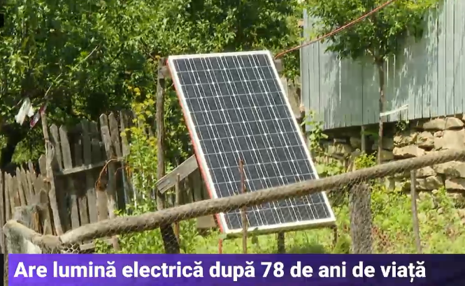 Într-un sat care nu există nici măcar pe hartă, oamenii au aprins pentru prima oară becul după ce au primit panouri fotovoltaice