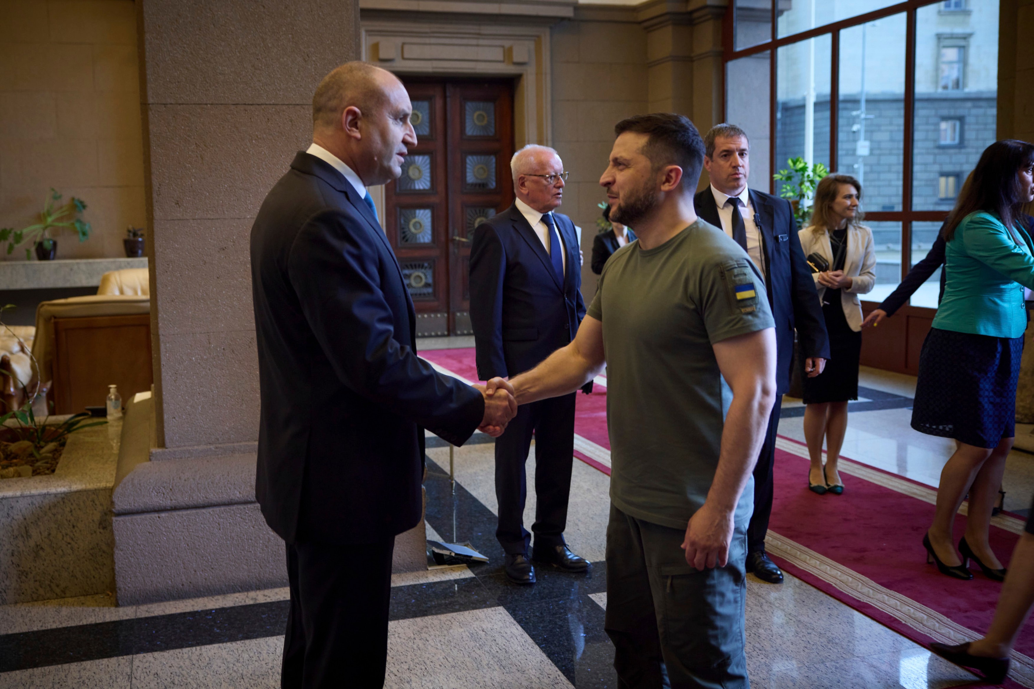 Președintele Bulgariei calcă din nou în străchini: Rumen Radev critică Ucraina pentru că „insistă” să se lupte cu Rusia