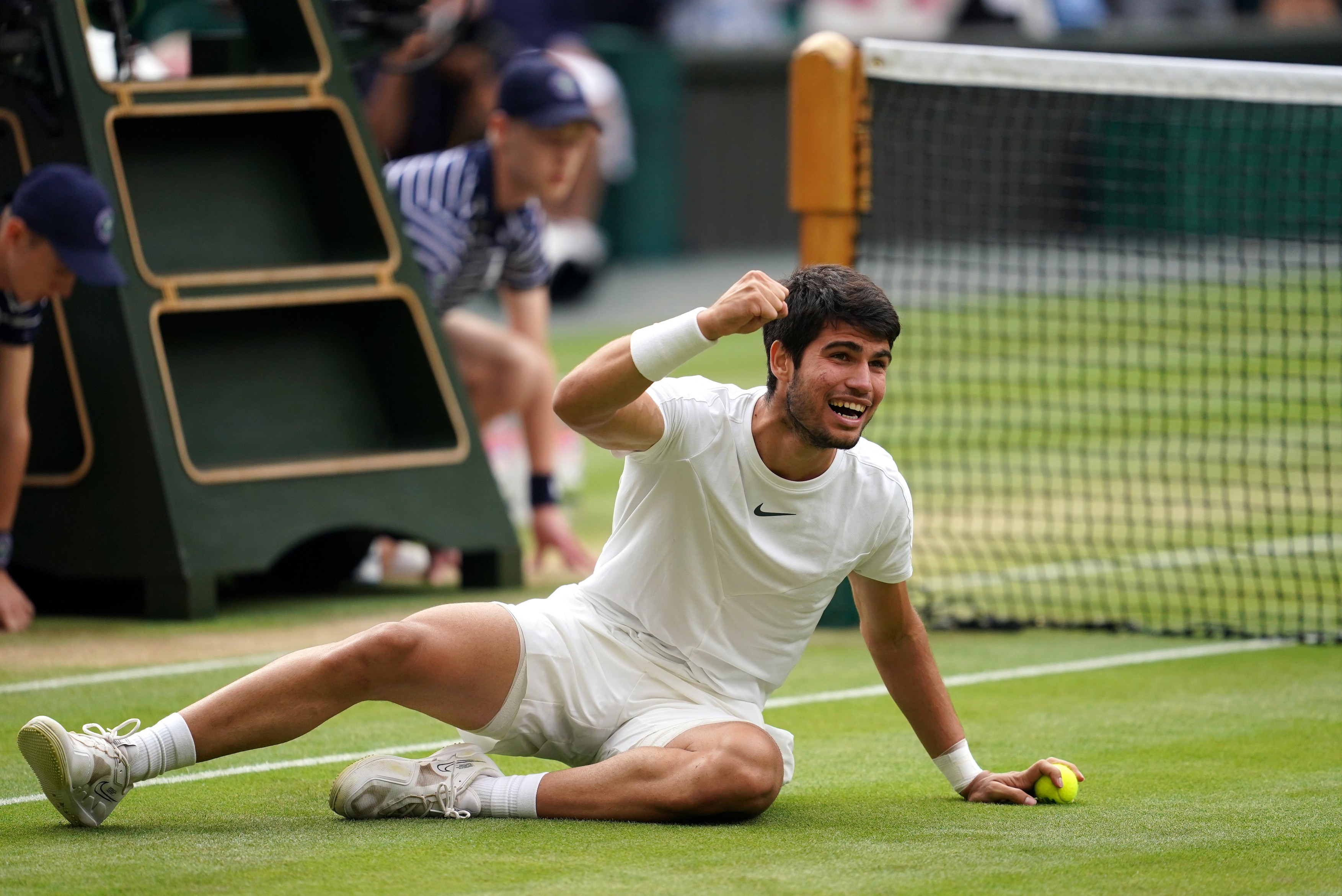 Carlos Alcaraz, campion la Wimbledon. Spaniolul l-a învins în finală pe Novak Djokovici în cinci seturi