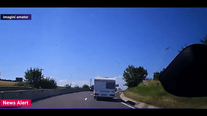 VIDEO. Accident evitat în ultima secundă. Un șofer a fost filmat mergând pe contrasens pe un drum național