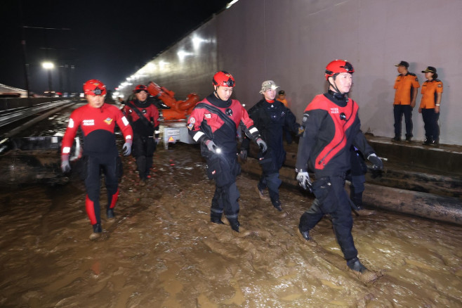 tunel inundat coreea de sud (1)
