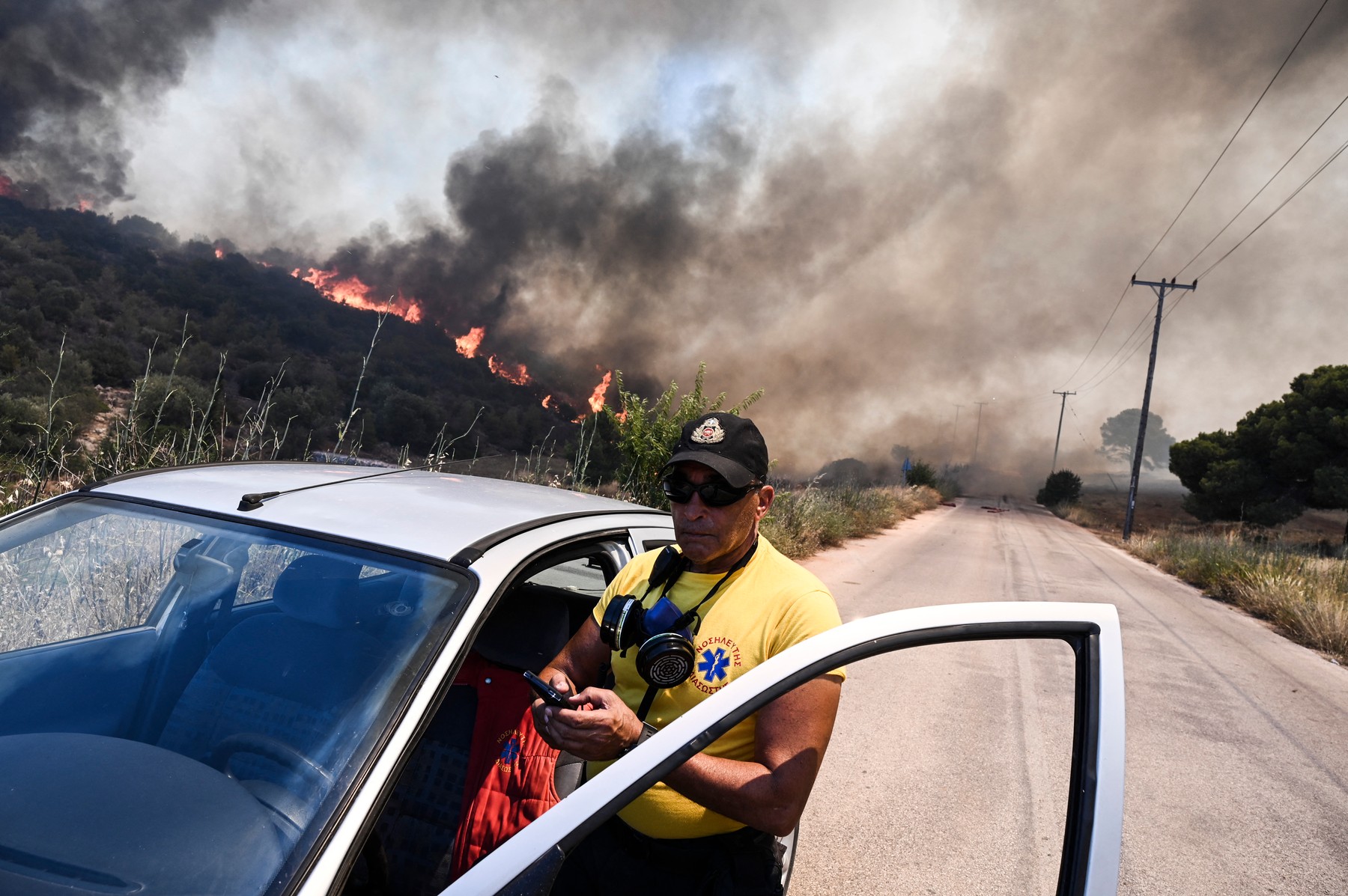 Incendiu imens în apropiere de Atena. Zeci de pompieri români intervin să stingă focul alături de cei din Grecia