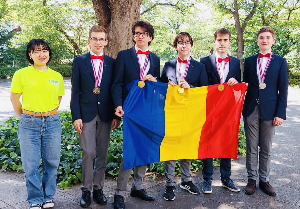 Elevii români au obținut locul I în Europa şi al III-lea în lume la Olimpiada Internaţională de Fizică