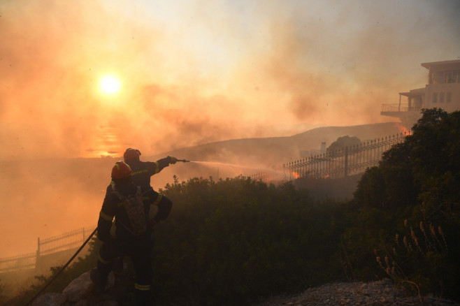 Wildfire in southeast Attica