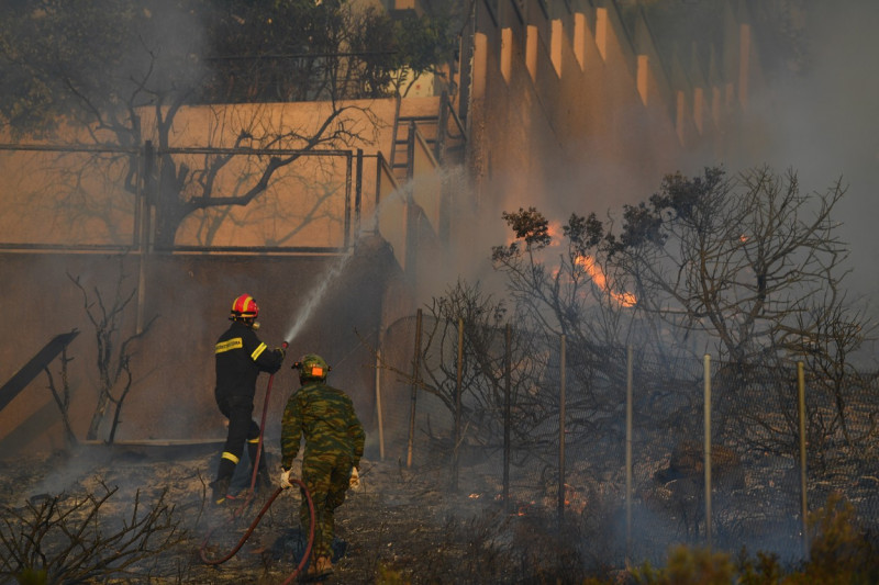 Wildfire in southeast Attica