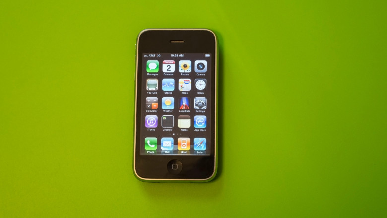 imagine cu un smartphone iPhone model 2007