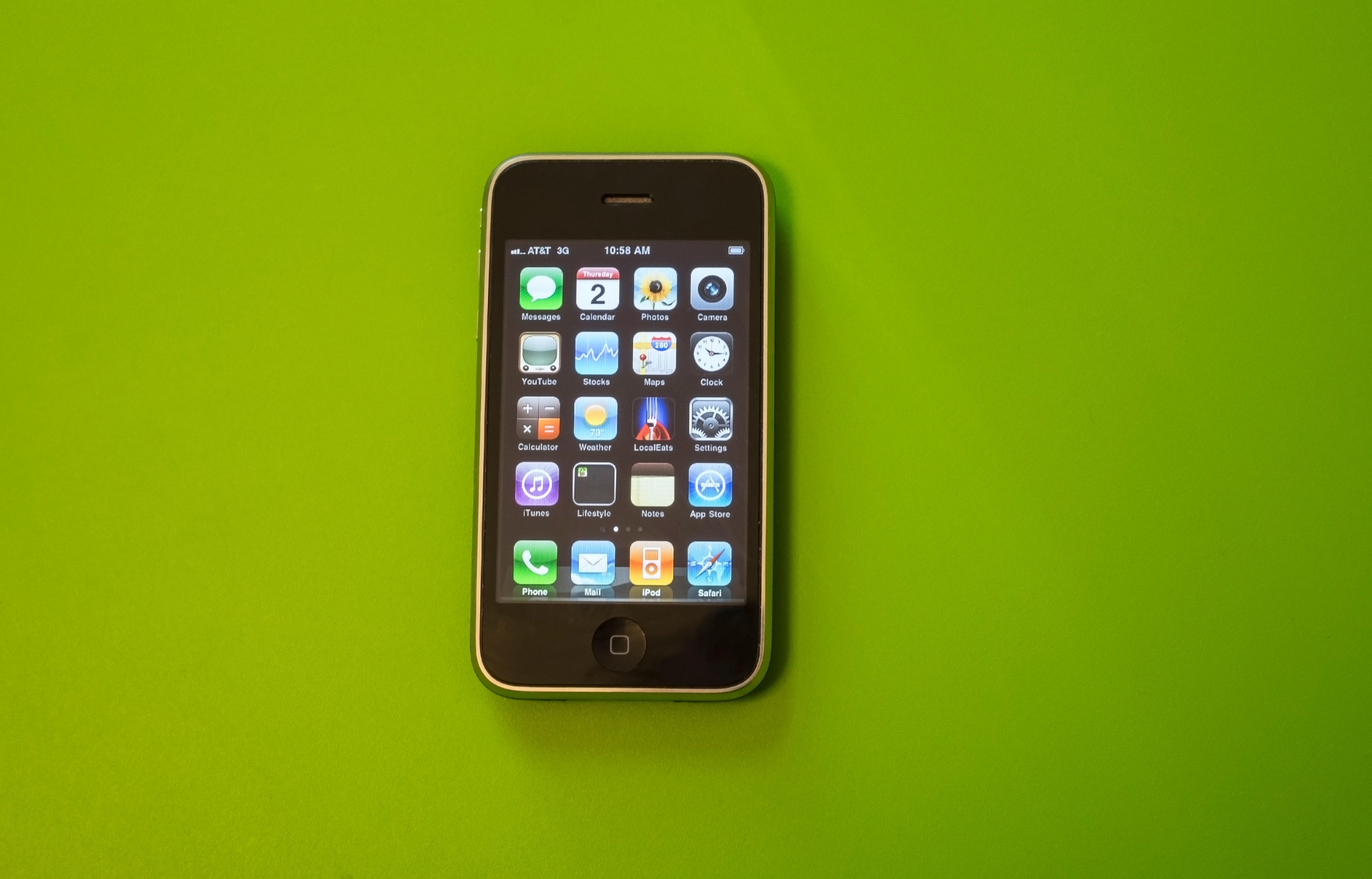„Sfântul Graal” la licitație. Un model iPhone din 2007 s-a vândut cu peste 190.000 de dolari