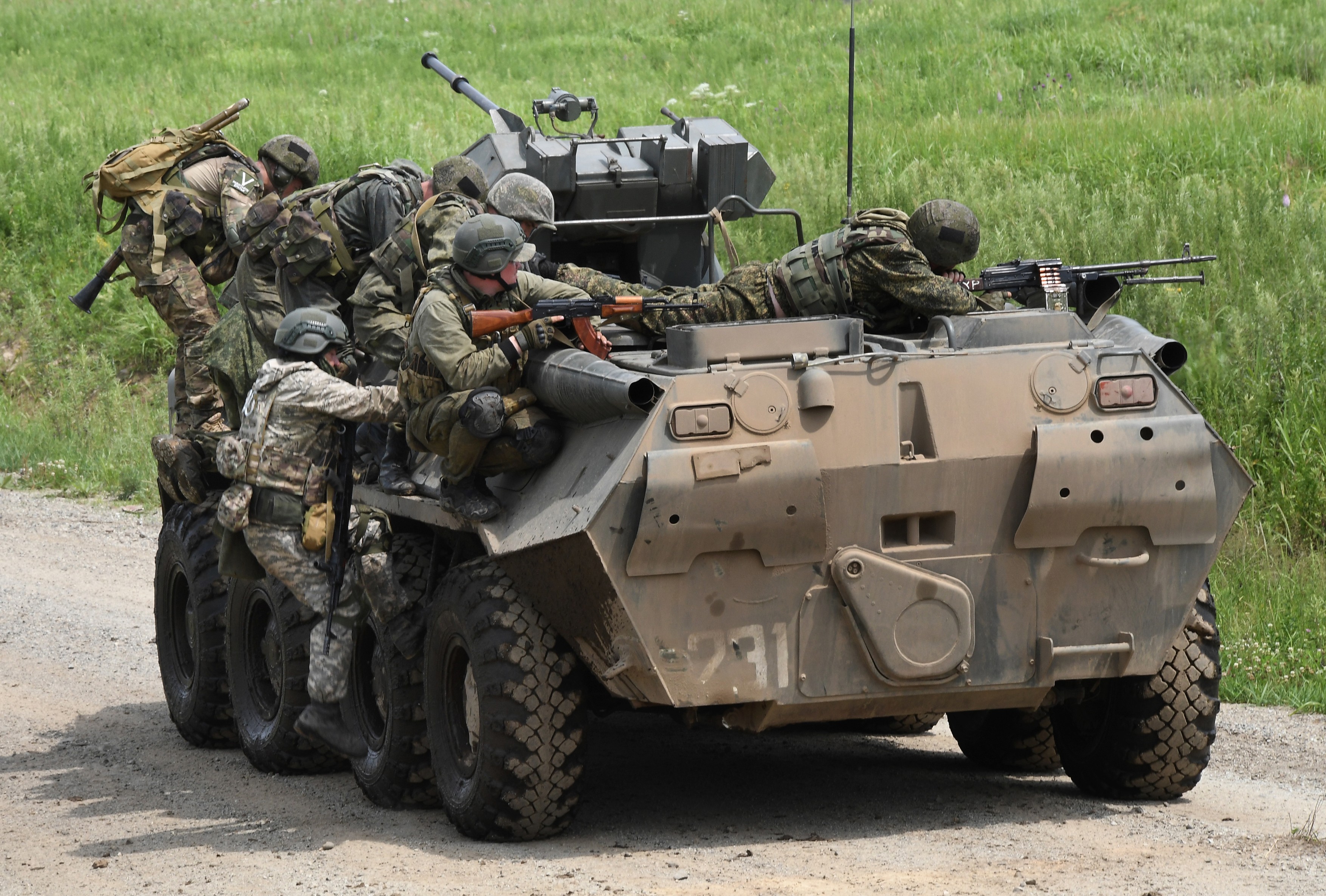 Rușii atacă în estul Ucrainei cu 100.000 de militari: un amestec de trupe de elită și unități de sacrificiu, formate din foști deținuți