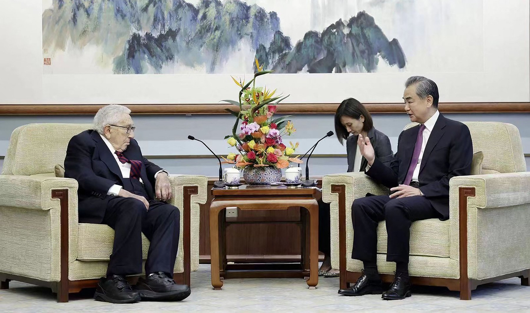 China transmite SUA că nu poate fi îngrădită. Wang Yi, către Kissinger: „Este şi mai imposibil să fie încercuită”