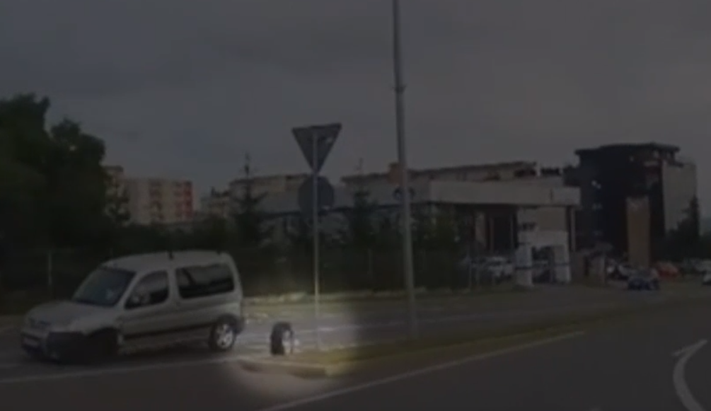 VIDEO Momentul când un șofer din Cluj rămâne fără o roată la mașină, în mers