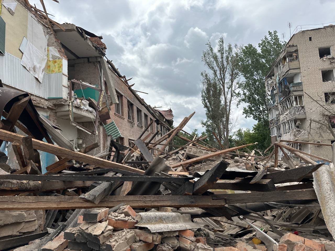 Rușii au bombardat o zonă rezidențială în Zaporojie, unde se distribuiau ajutoare umanitare. Cel puțin patru morți