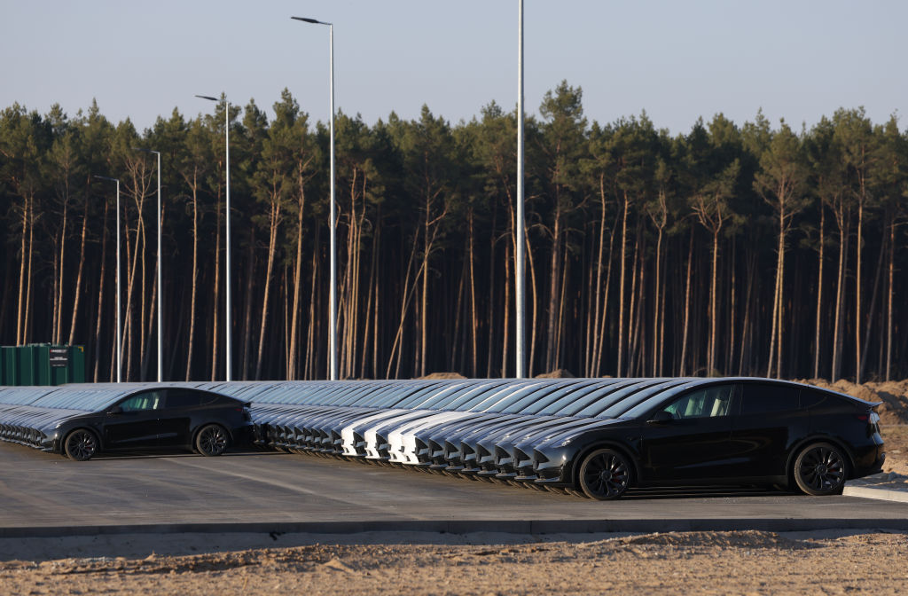 Tesla angajează șoferi sezonieri care să-i conducă mașinile și îi plătește cu sume cuprinse între 18 și 48 de dolari pe oră
