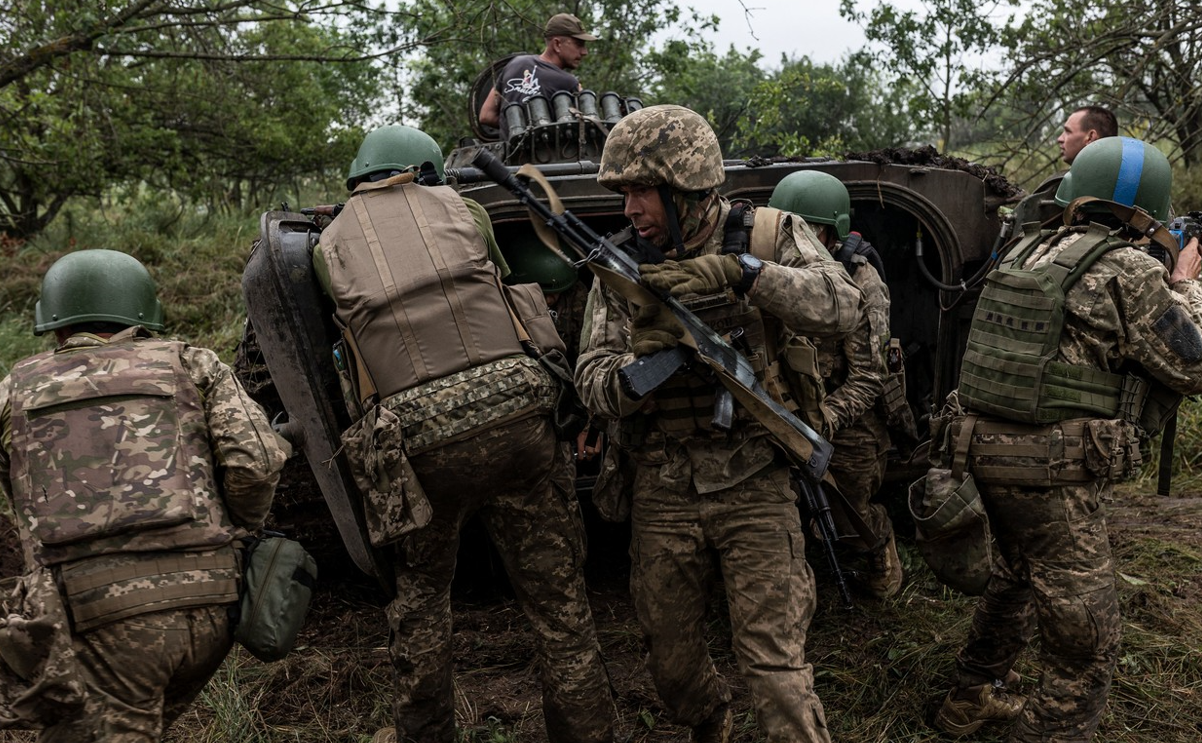 Poveștile militarilor ucraineni angajaţi în luptele grele cu rușii: Într-o săptămână de ofensivă se moare cât într-o lună în defensivă