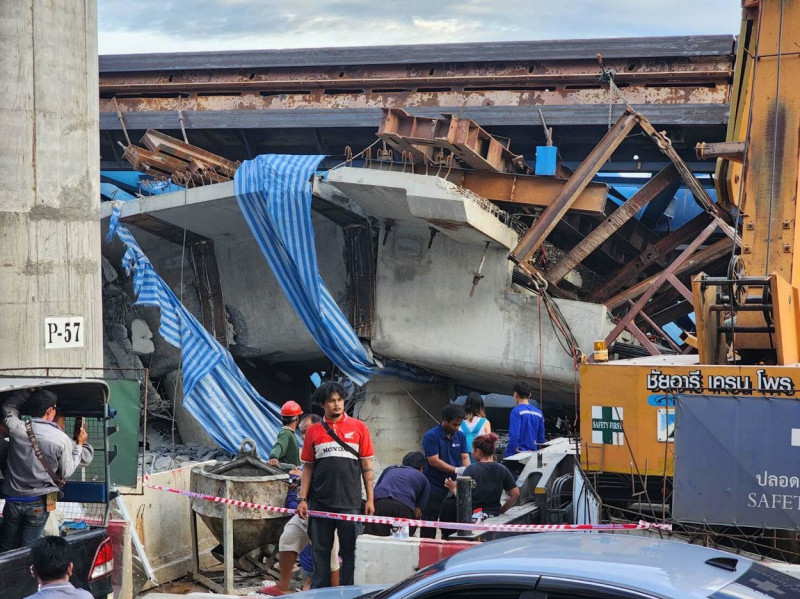 Driver and passenger crushed to death when bridge collapses on their car in Thailand