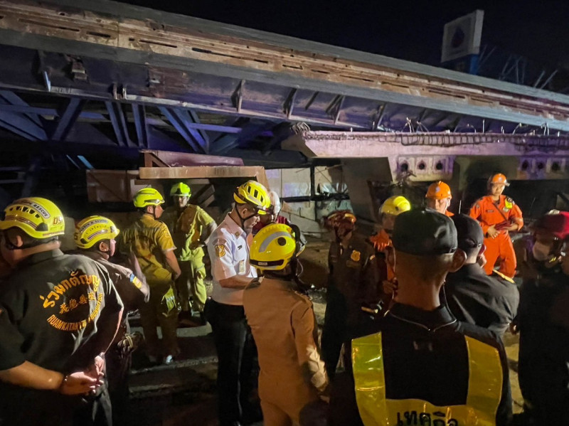 Driver and passenger crushed to death when bridge collapses on their car in Thailand