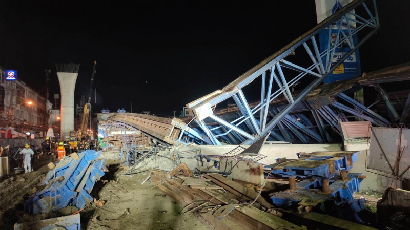 Driver and passenger crushed to death when bridge collapses on their car in Thailand