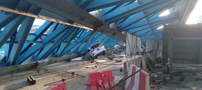 Driver and passenger crushed to death when bridge collapses on their car in Thailand