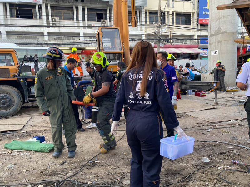 Driver and passenger crushed to death when bridge collapses on their car in Thailand