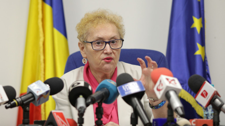 Renate Weber spune că nu știe nimic de „azilele groazei” și a refuzat să dea explicații jurnaliștilor Digi24. Stenogramele o contrazic