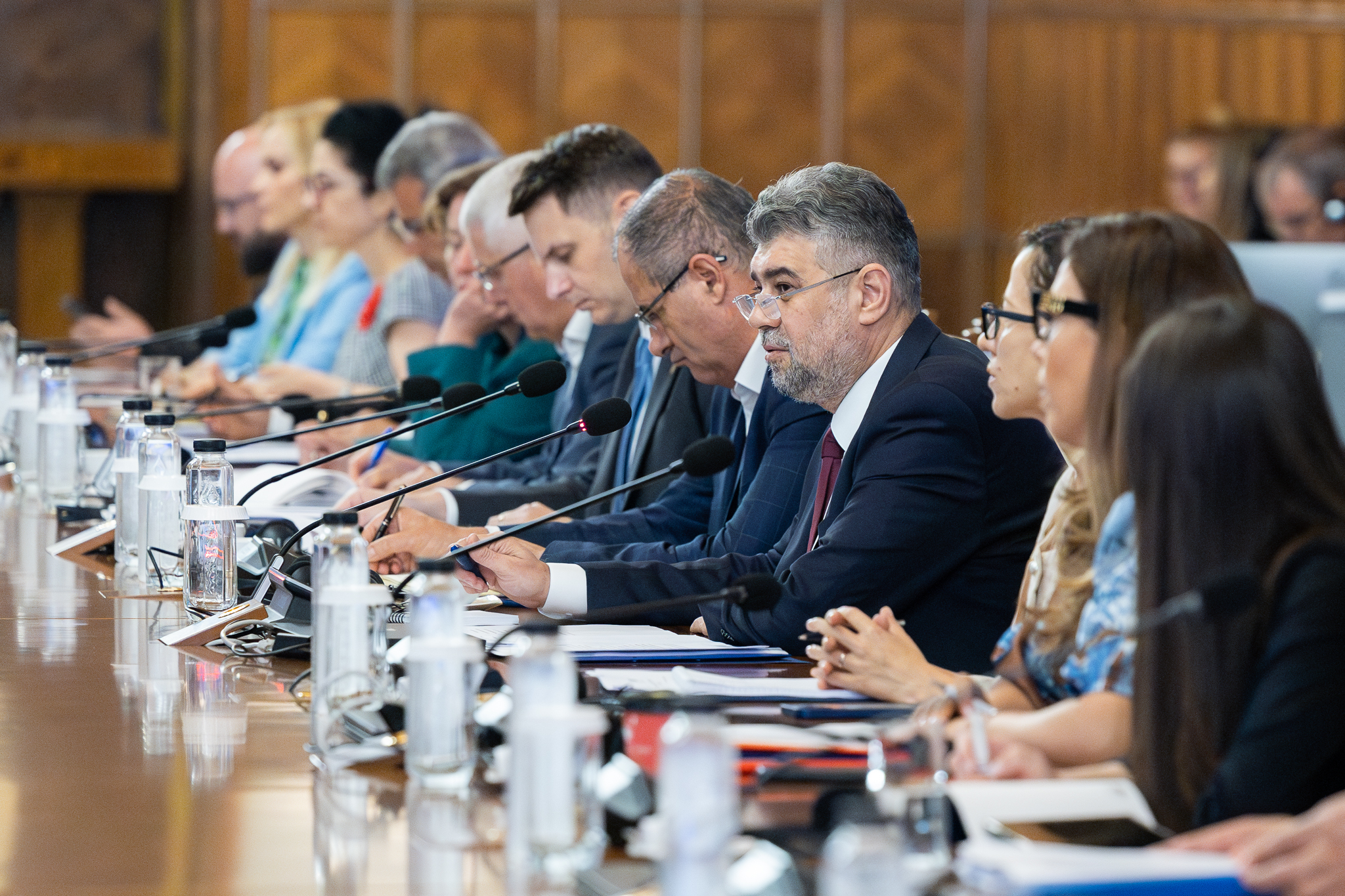 Ciolacu, întâlnire cu „șefa PNRR”. Premierul dă asigurări că ne încadrăm în ținta de deficit și că vom face reformele din PNRR