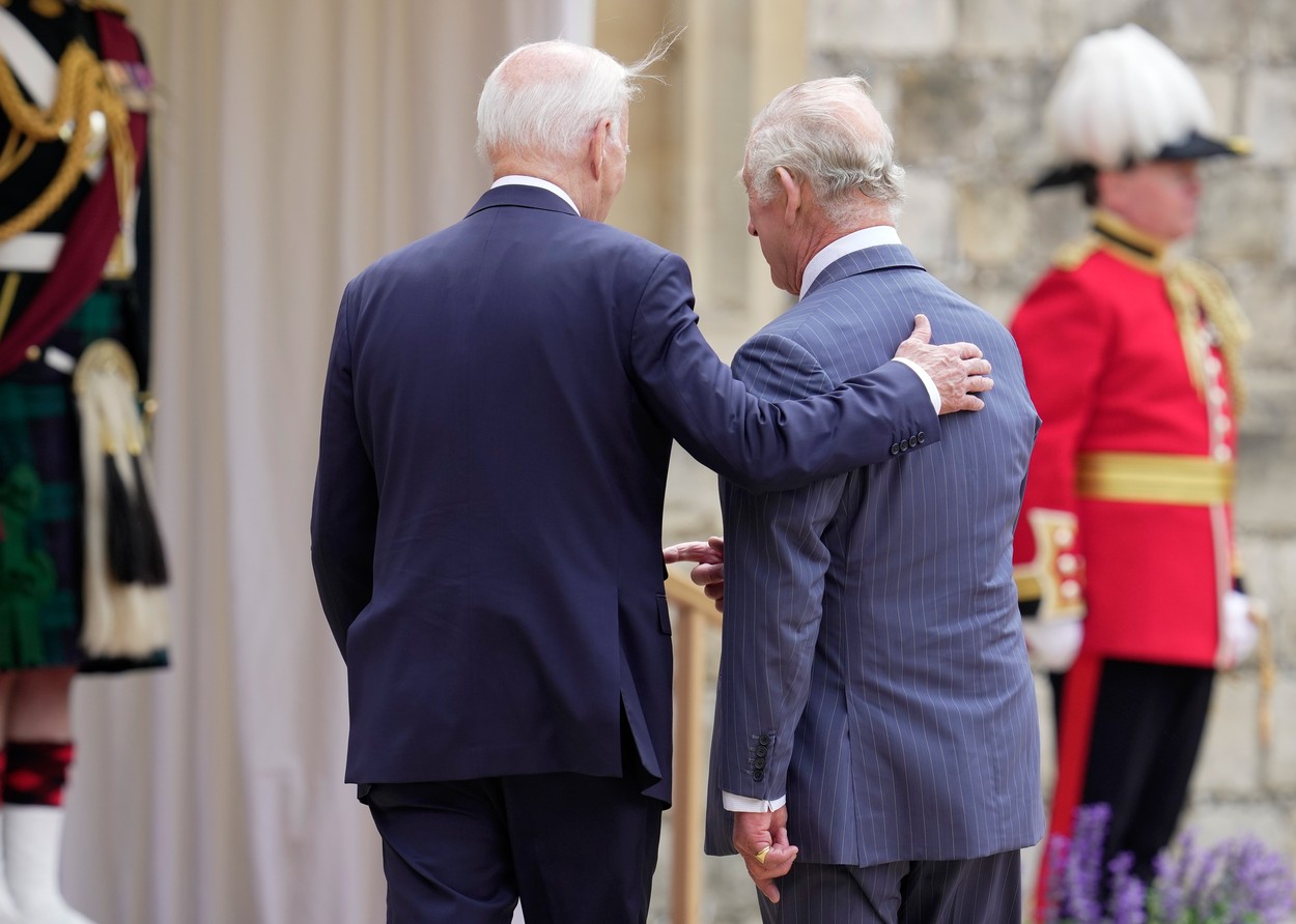 FOTO A încălcat Biden protocolul regal la întâlnirea cu regele Charles? Explicațiile Palatului Buckingham