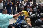 honduras arme confiscate inchisori distrugere profimedia-0788361819